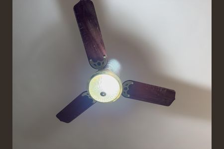 Casa à venda com 480m², 4 quartos e 5 vagas Casa à venda com 480m², 4 quartos e 5 vagasQuarto 4