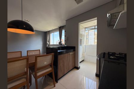 Apartamento para alugar com 60m², 2 quartos e 2 vagas Apartamento para alugar com 60m², 2 quartos e 2 vagasCozinha