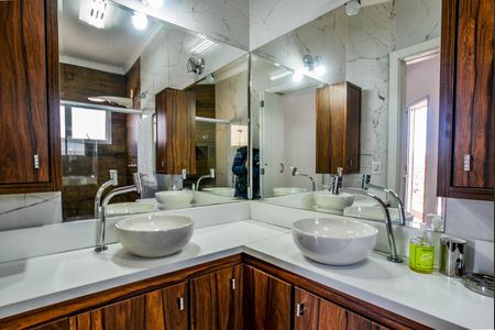 Apartamento à venda com 158m², 3 quartos e 2 vagas Apartamento à venda com 158m², 3 quartos e 2 vagasBanheiro da Suíte