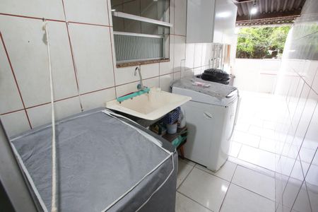 Casa à venda com 60m², 2 quartos e 1 vagaÁrea de Serviço