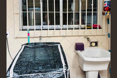 Casa à venda com 142m², 2 quartos e 1 vagaÁrea de Serviço