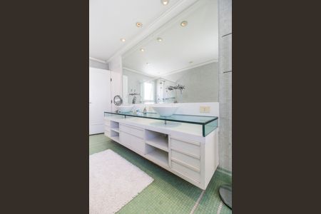 Casa de condomínio à venda com 414m², 4 quartos e 4 vagasBanheiro da Suíte