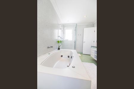 Casa de condomínio à venda com 414m², 4 quartos e 4 vagasBanheiro da Suíte