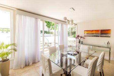 Casa de condomínio à venda com 414m², 4 quartos e 4 vagasSala