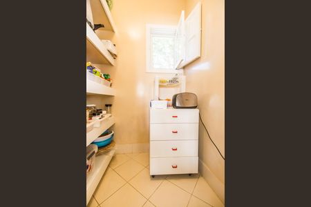 Casa de condomínio à venda com 414m², 4 quartos e 4 vagasDespensa