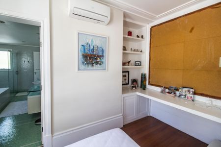 Casa de condomínio à venda com 414m², 4 quartos e 4 vagasQuarto 4