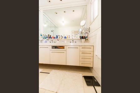 Casa de condomínio à venda com 414m², 4 quartos e 4 vagasBanheiro da Suíte