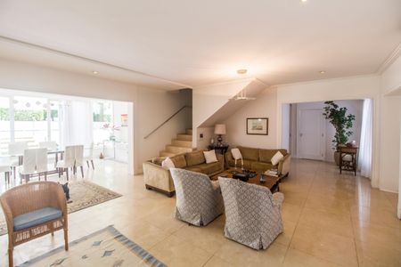 Casa de condomínio à venda com 414m², 4 quartos e 4 vagasSala