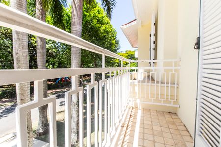 Casa de condomínio à venda com 414m², 4 quartos e 4 vagasVaranda