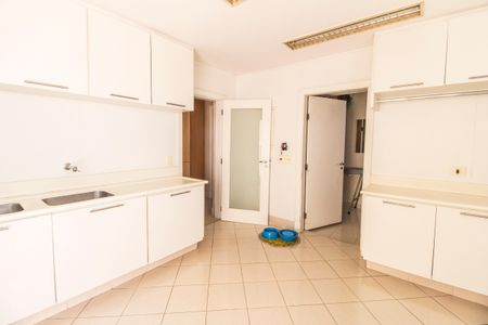 Casa de condomínio à venda com 414m², 4 quartos e 4 vagasÁrea de Serviço