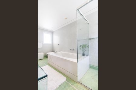 Casa de condomínio à venda com 414m², 4 quartos e 4 vagasBanheiro da Suíte