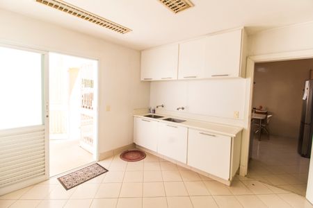 Casa de condomínio à venda com 414m², 4 quartos e 4 vagasÁrea de Serviço