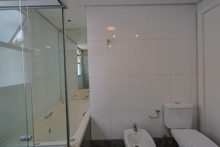 Apartamento à venda com 136m², 3 quartos e 3 vagasBanheiro da Suíte