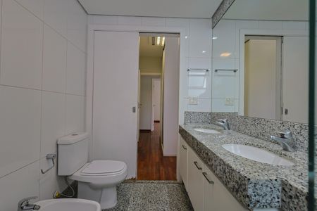 Apartamento à venda com 136m², 3 quartos e 3 vagasBanheiro da Suíte