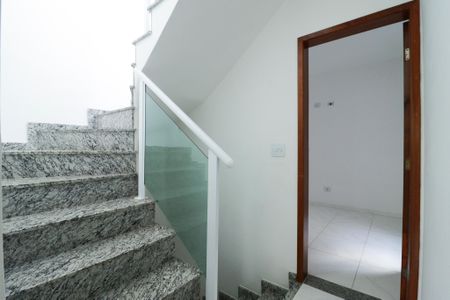 Casa de condomínio à venda com 254m², 3 quartos e 1 vagaEscada