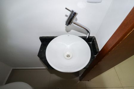 Casa de condomínio à venda com 254m², 3 quartos e 1 vagaLavabo