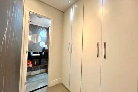 Apartamento à venda com 106m², 3 quartos e 2 vagas Apartamento à venda com 106m², 3 quartos e 2 vagasCloset