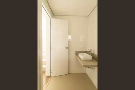 Casa de condomínio para alugar com 132m², 3 quartos e 2 vagasBanheiro Social