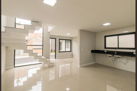 Sala de casa de condomínio para alugar com 3 quartos, 132m² em Uberaba, Curitiba