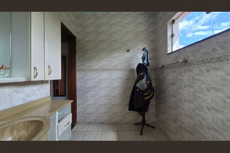 Casa à venda com 250m², 4 quartos e 2 vagasBanheiro da suíte