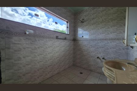 Casa à venda com 250m², 4 quartos e 2 vagasBanheiro da suíte