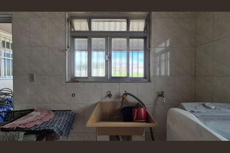 Casa à venda com 250m², 4 quartos e 2 vagasLavanderia