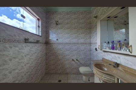 Casa à venda com 250m², 4 quartos e 2 vagasBanheiro da suíte