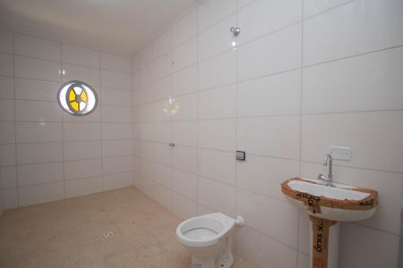 Casa para alugar com 395m², 5 quartos e 8 vagasBanheiro 1