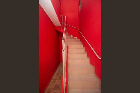 Casa para alugar com 395m², 5 quartos e 8 vagasEscada