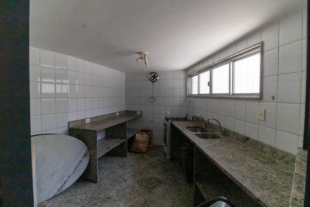 Apartamento à venda com 172m², 4 quartos e 1 vaga Apartamento à venda com 172m², 4 quartos e 1 vagaÁrea comum