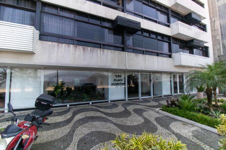 Apartamento à venda com 172m², 4 quartos e 1 vaga Apartamento à venda com 172m², 4 quartos e 1 vagaFachada