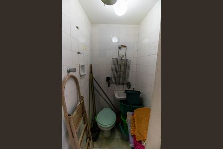 Apartamento à venda com 172m², 4 quartos e 1 vaga Apartamento à venda com 172m², 4 quartos e 1 vagaBanheiro de serviço