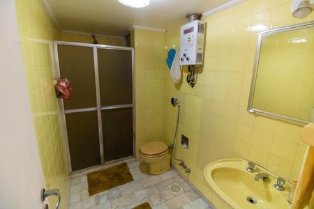 Apartamento à venda com 172m², 4 quartos e 1 vaga Apartamento à venda com 172m², 4 quartos e 1 vagaBanheiro 2