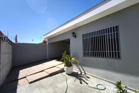 Casa à venda com 169m², 3 quartos e 2 vagasQuintal - Garagem