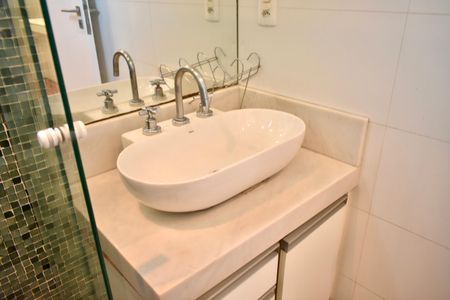 Apartamento à venda com 54m², 2 quartos e 1 vaga Apartamento à venda com 54m², 2 quartos e 1 vagaBanheiro Social