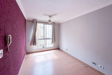 Sala de apartamento para alugar com 2 quartos, 42m² em Conjunto Promorar Raposo Tavares, São Paulo
