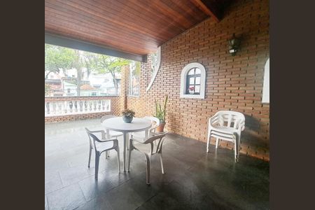 Casa à venda com 246m², 2 quartos e 2 vagasVaranda