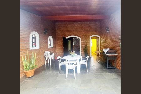 Casa à venda com 246m², 2 quartos e 2 vagasVaranda