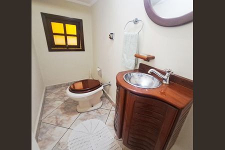 Casa à venda com 246m², 2 quartos e 2 vagasLavabo