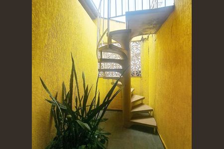 Casa à venda com 246m², 2 quartos e 2 vagasAcesso externo