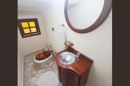 Casa à venda com 246m², 2 quartos e 2 vagasLavabo