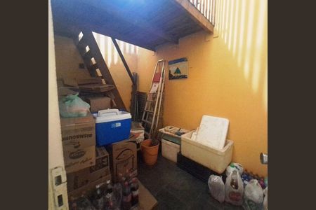 Casa à venda com 246m², 2 quartos e 2 vagasDetalhe