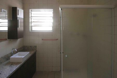 Casa à venda com 298m², 6 quartos e 4 vagas Casa à venda com 298m², 6 quartos e 4 vagasBanheiro