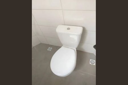 Banheiro de apartamento à venda com 2 quartos, 44m² em Parque Erasmo Assunção, Santo André