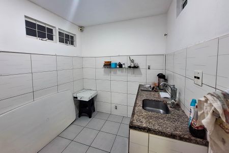 Casa à venda com 300m², 2 quartos e 12 vagasCozinha 2
