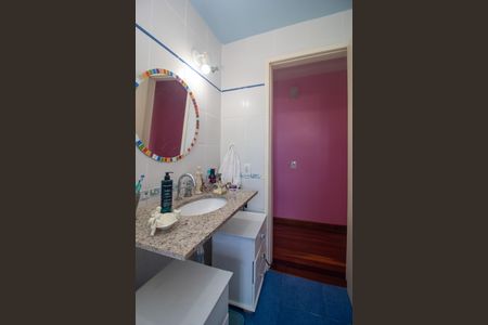 Casa à venda com 200m², 3 quartos e 2 vagasBanheiro 3