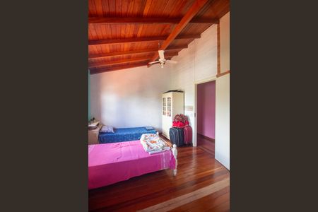 Casa à venda com 200m², 3 quartos e 2 vagasSuite