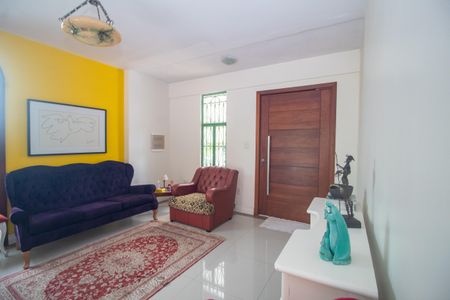Casa à venda com 200m², 3 quartos e 2 vagasSala