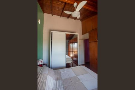 Casa à venda com 200m², 3 quartos e 2 vagasQuarto 2