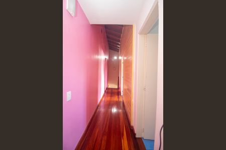 Casa à venda com 200m², 3 quartos e 2 vagasCorredor